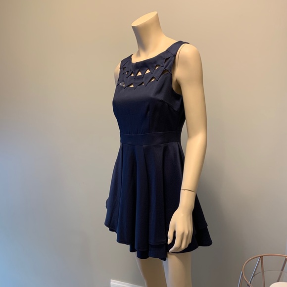 Mini dress - Picture 2 of 6